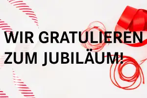 Das Bild zeigt Personen, die der Handelskammer zum Geburtstag gratulieren.