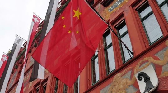 Basler Rathaus mit China Flagge