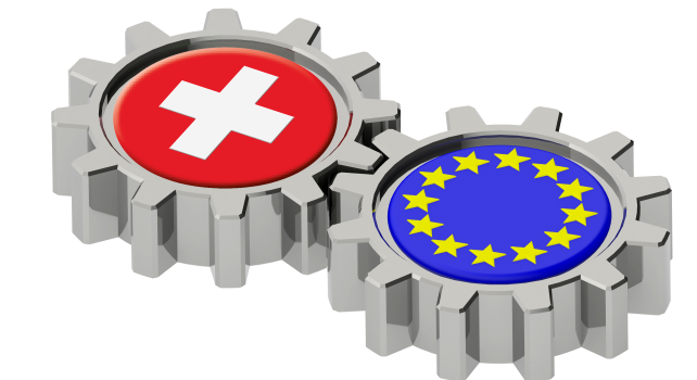 Zahnräder mit Schweizer Kreuz und EU Sternchen