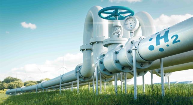Wasserstoffpipeline Wasserstoffpipeline auf grünem Feld