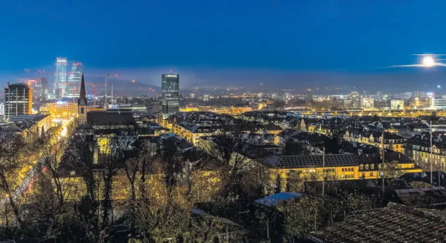 Das Bild zeigt eine Luftaufnahme von Basel by night 