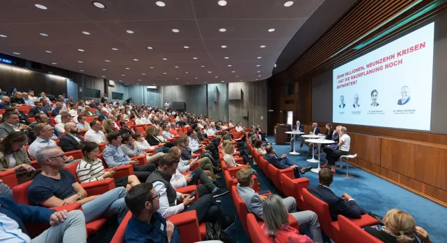 Publikum und Podiumsgespräch