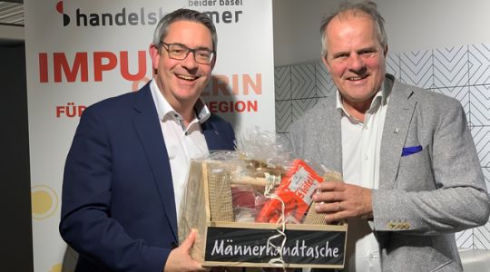Direktor Martin Dätwyler dankt Urs Endress