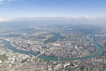 Stadt Basel mit Rheinknie