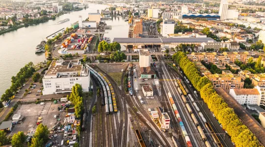 Das Bild zeigt das Hafenareal in Basel