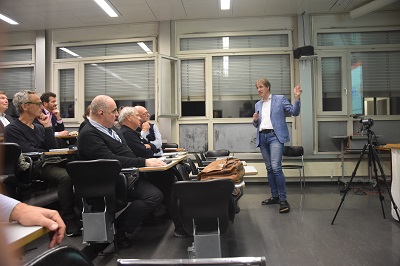 Interessierte Zuhörende Interessierte Zuhörende